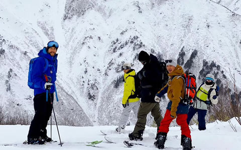 滑雪服為什么都是棉衣，沒有羽絨